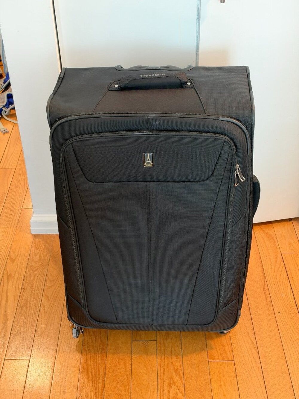 TravelPro Maxlite® 5 Large Check-In Spinner - great used condition